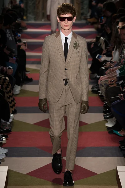 Look 40